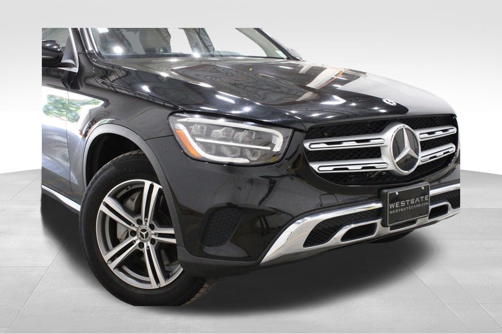 2020 Mercedes-Benz GLC 300 Image 4 of 37