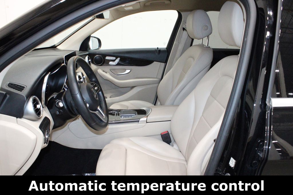 2020 Mercedes-Benz GLC 300 Image 12 of 37