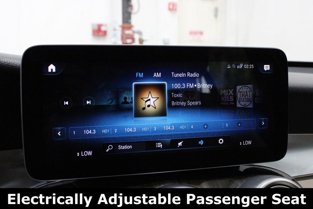 2020 Mercedes-Benz GLC 300 Image 18 of 37