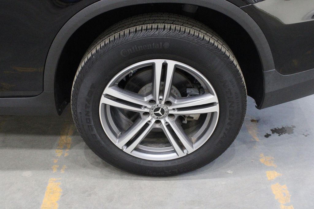 2020 Mercedes-Benz GLC 300 Image 8 of 37