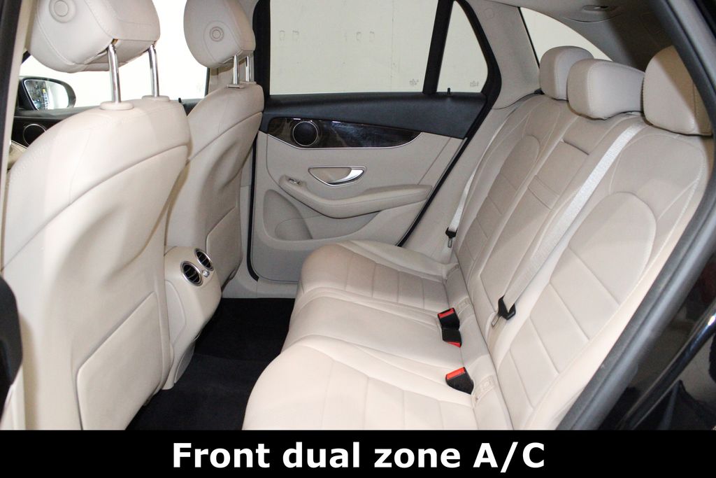 2020 Mercedes-Benz GLC 300 Image 11 of 37