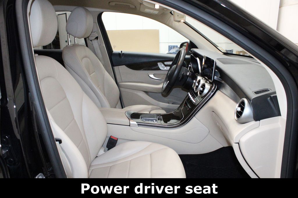 2020 Mercedes-Benz GLC 300 Image 25 of 37