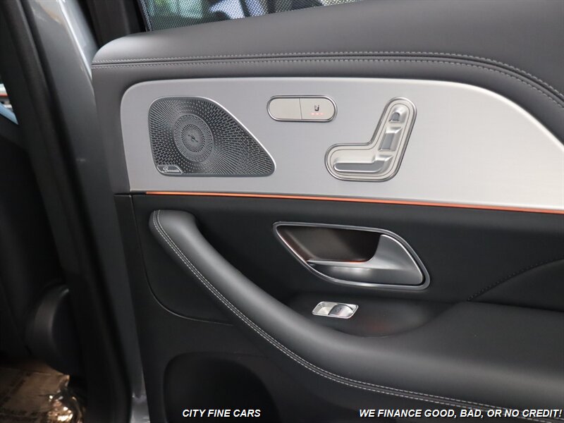Vehicle image 16 of 24