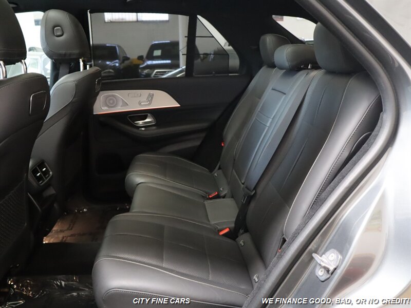 Vehicle image 11 of 24