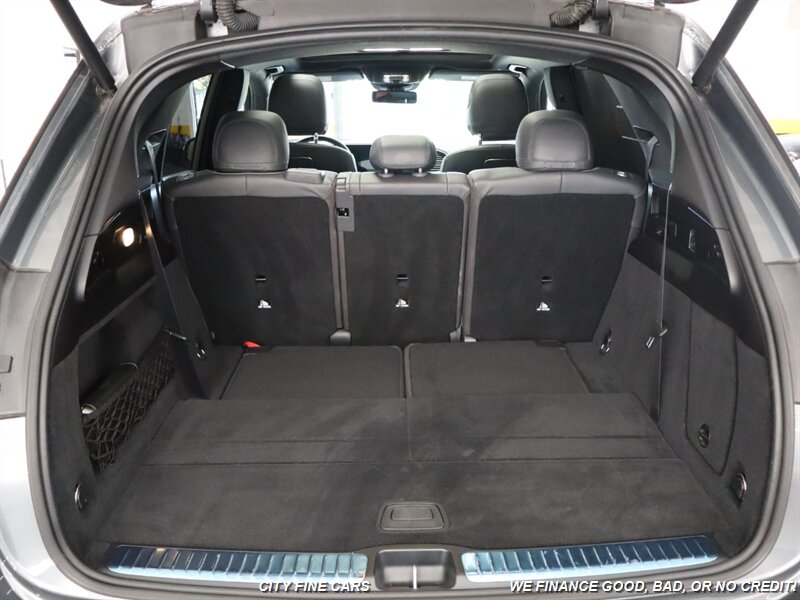 Vehicle image 8 of 24