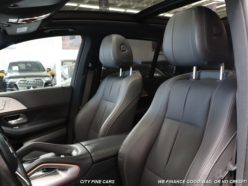 Vehicle image 10 of 24
