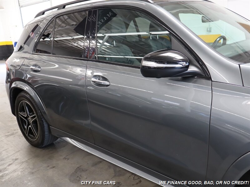 Vehicle image 4 of 24