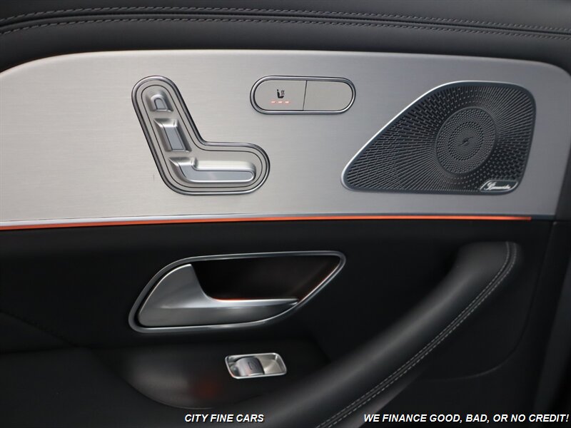 Vehicle image 19 of 24