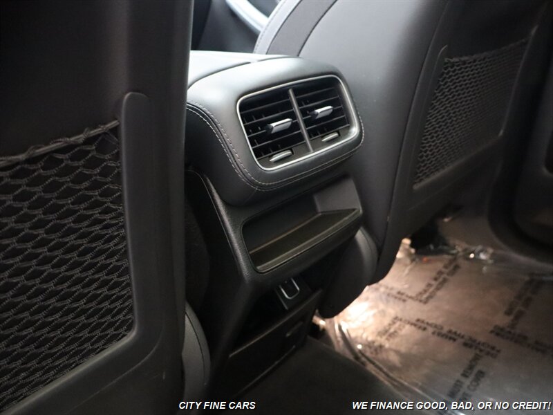 Vehicle image 20 of 24