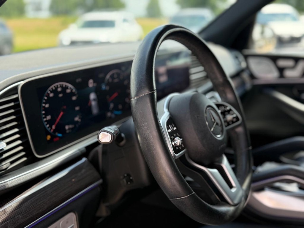 Vehicle image 10 of 31
