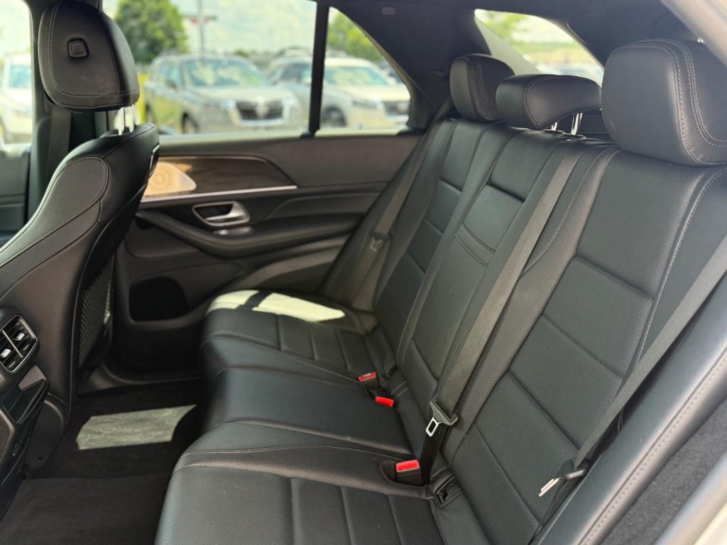 Vehicle image 7 of 31