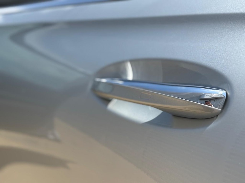 Vehicle image 18 of 31