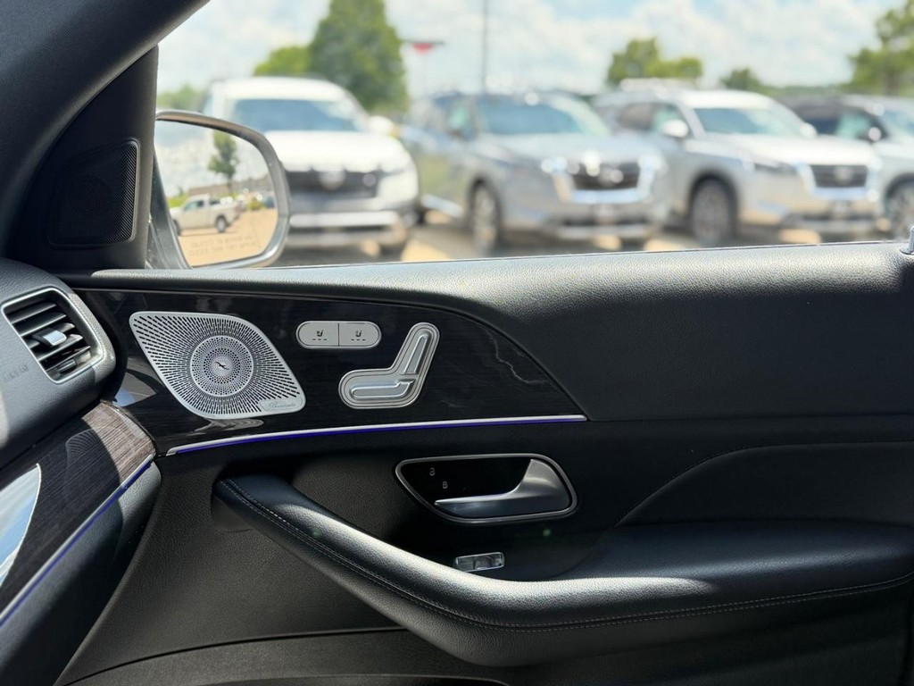 Vehicle image 9 of 31