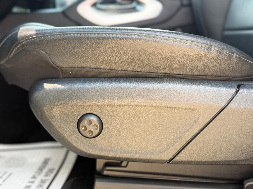 Vehicle image 21 of 31