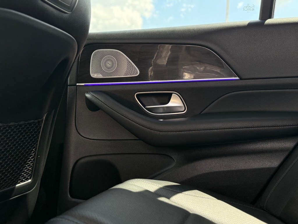 Vehicle image 22 of 31