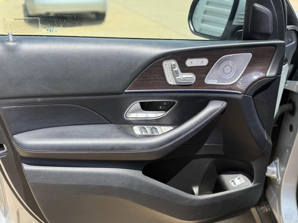 Vehicle image 16 of 31