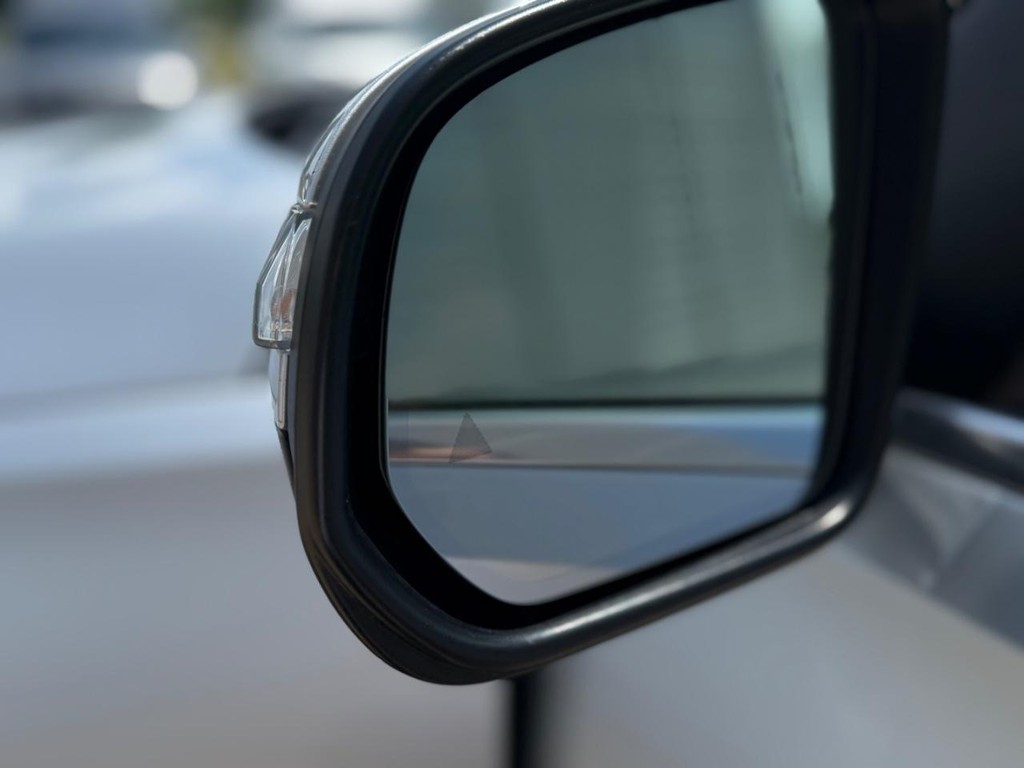 Vehicle image 23 of 31