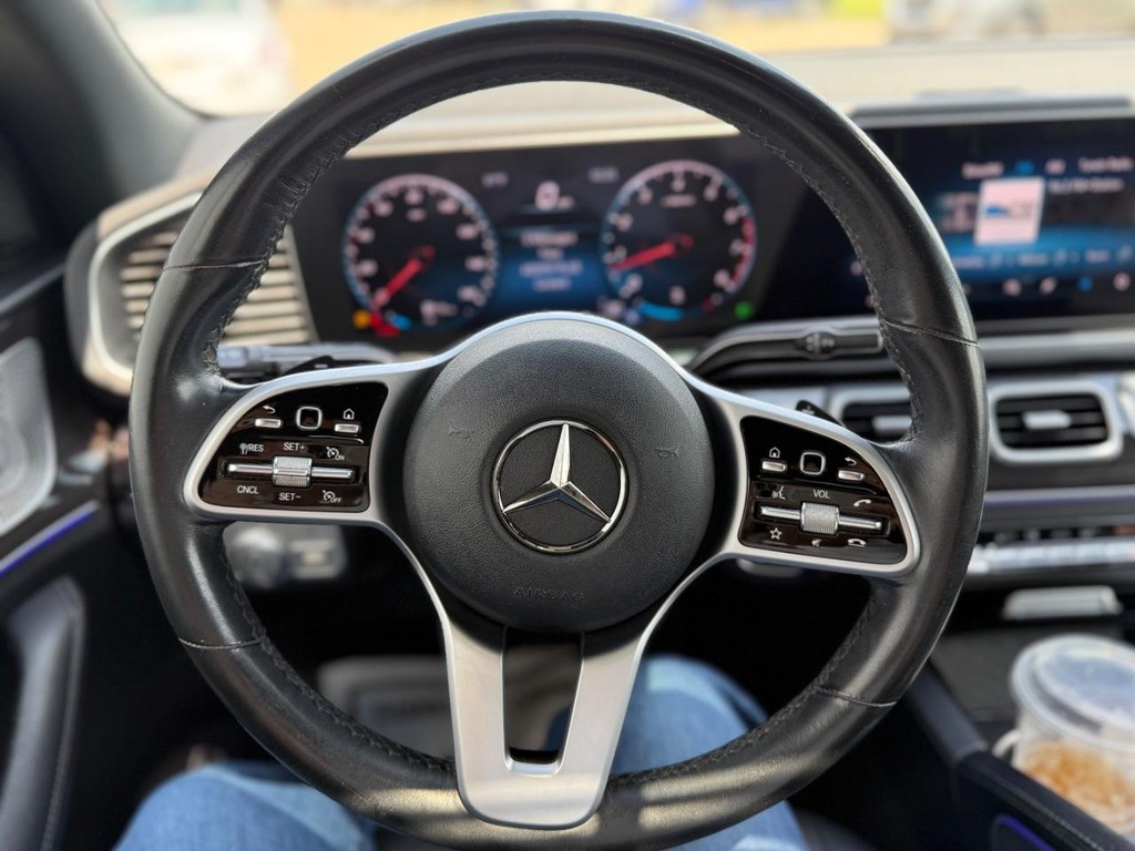 Vehicle image 25 of 31