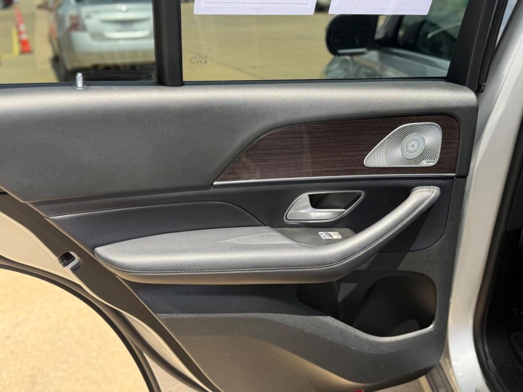 Vehicle image 15 of 31
