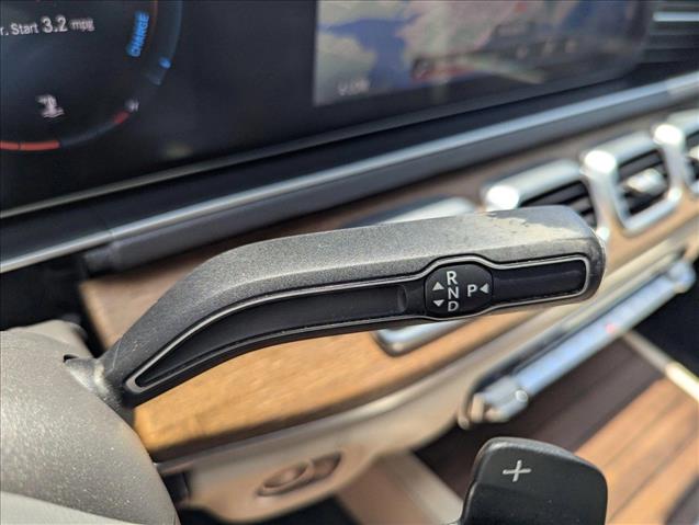 Vehicle image 17 of 21