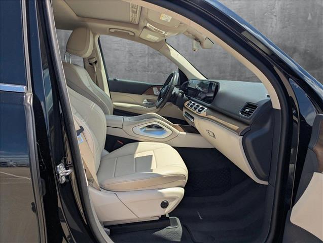 Vehicle image 11 of 21