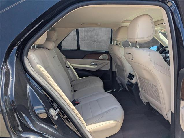 Vehicle image 10 of 21