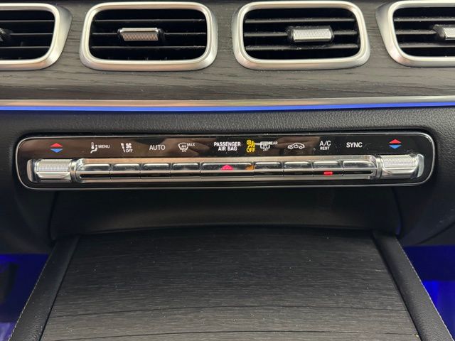Vehicle image 32 of 48