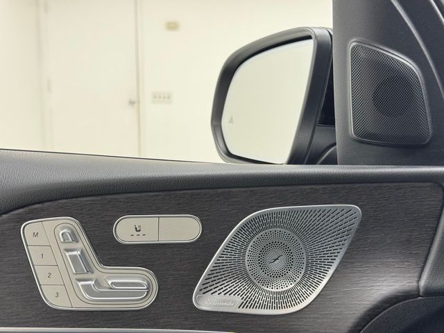 Vehicle image 13 of 48
