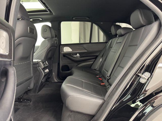 Vehicle image 43 of 48