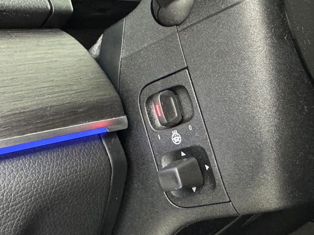 Vehicle image 17 of 48