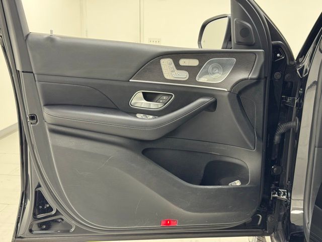 Vehicle image 12 of 48
