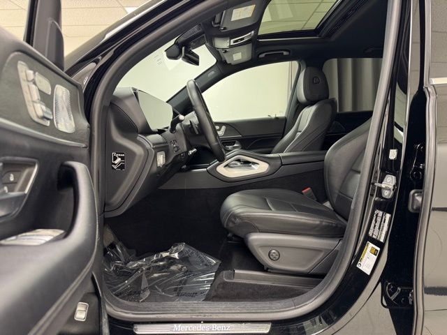 Vehicle image 11 of 48