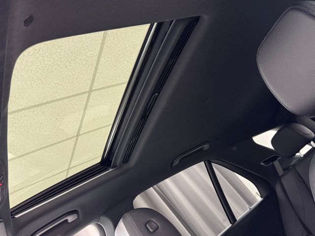 Vehicle image 15 of 48