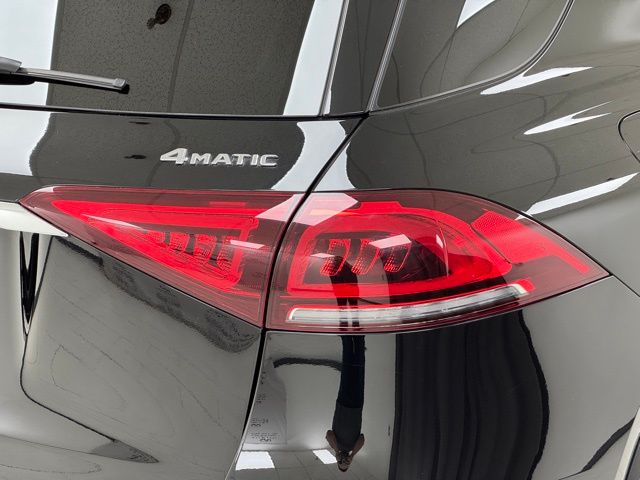 Vehicle image 10 of 48