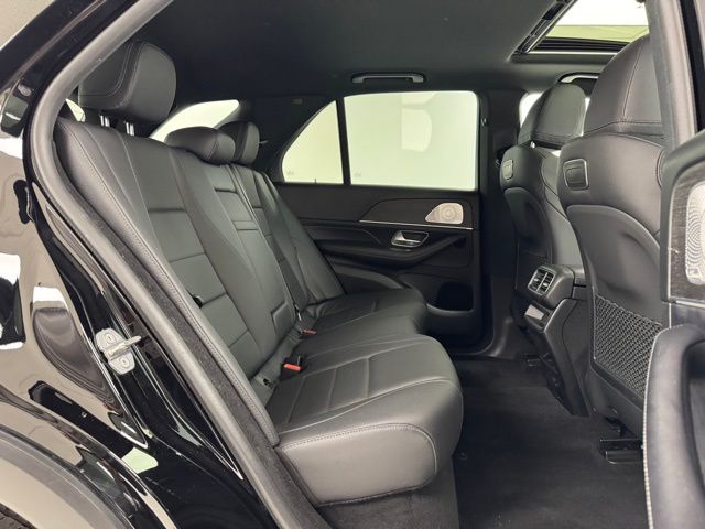 Vehicle image 40 of 48