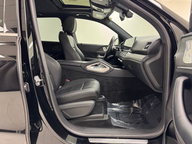 Vehicle image 37 of 48