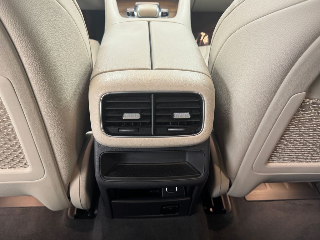 Vehicle image 31 of 47