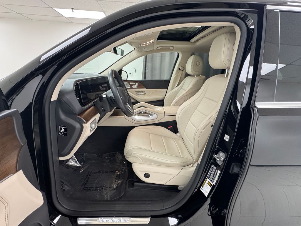 Vehicle image 46 of 47