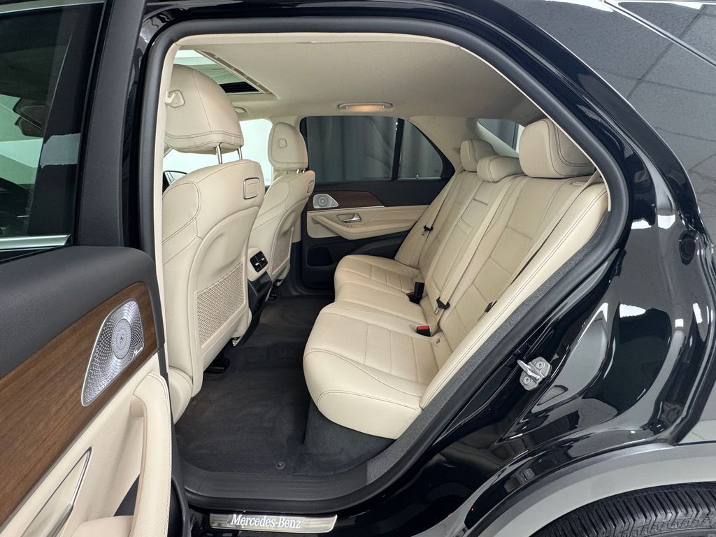 Vehicle image 18 of 47