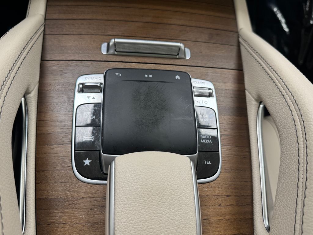 Vehicle image 33 of 47
