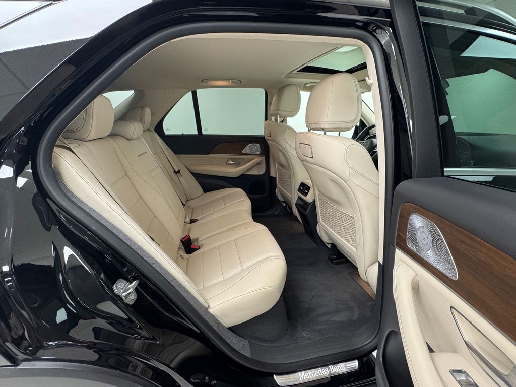 Vehicle image 16 of 47