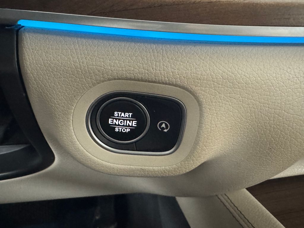 Vehicle image 34 of 47
