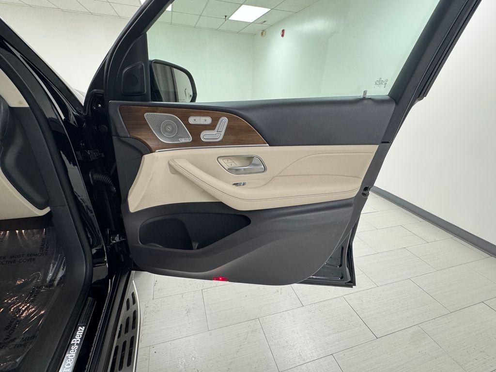 Vehicle image 42 of 47
