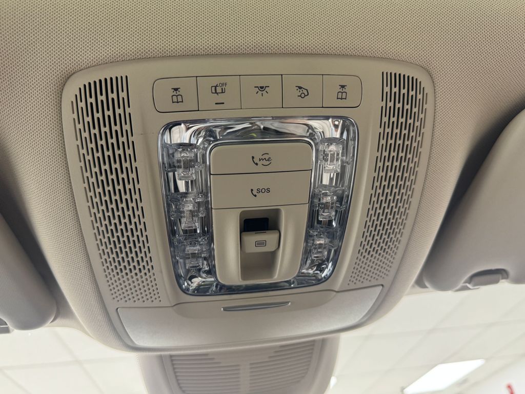 Vehicle image 37 of 47