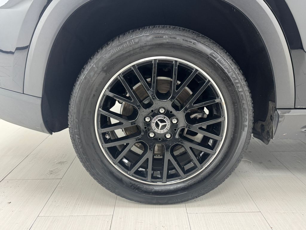 Vehicle image 10 of 47