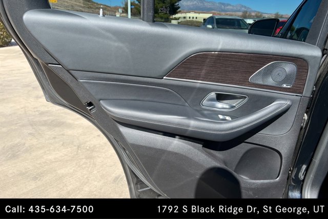 Vehicle image 18 of 25