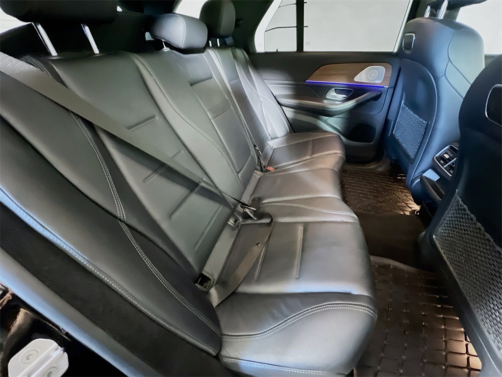 Vehicle image 26 of 37