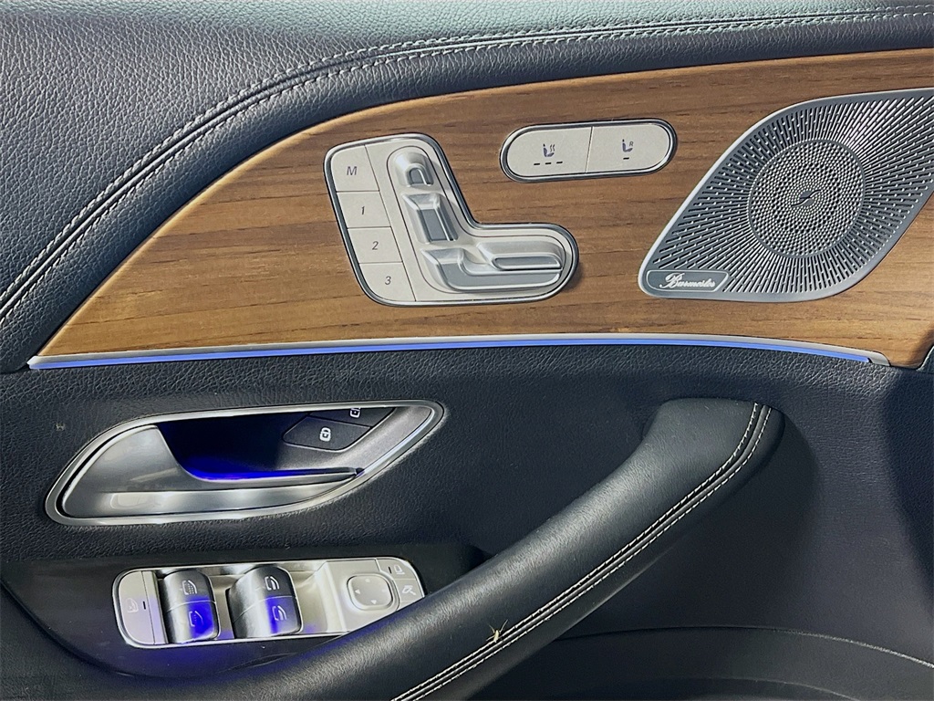 Vehicle image 17 of 37