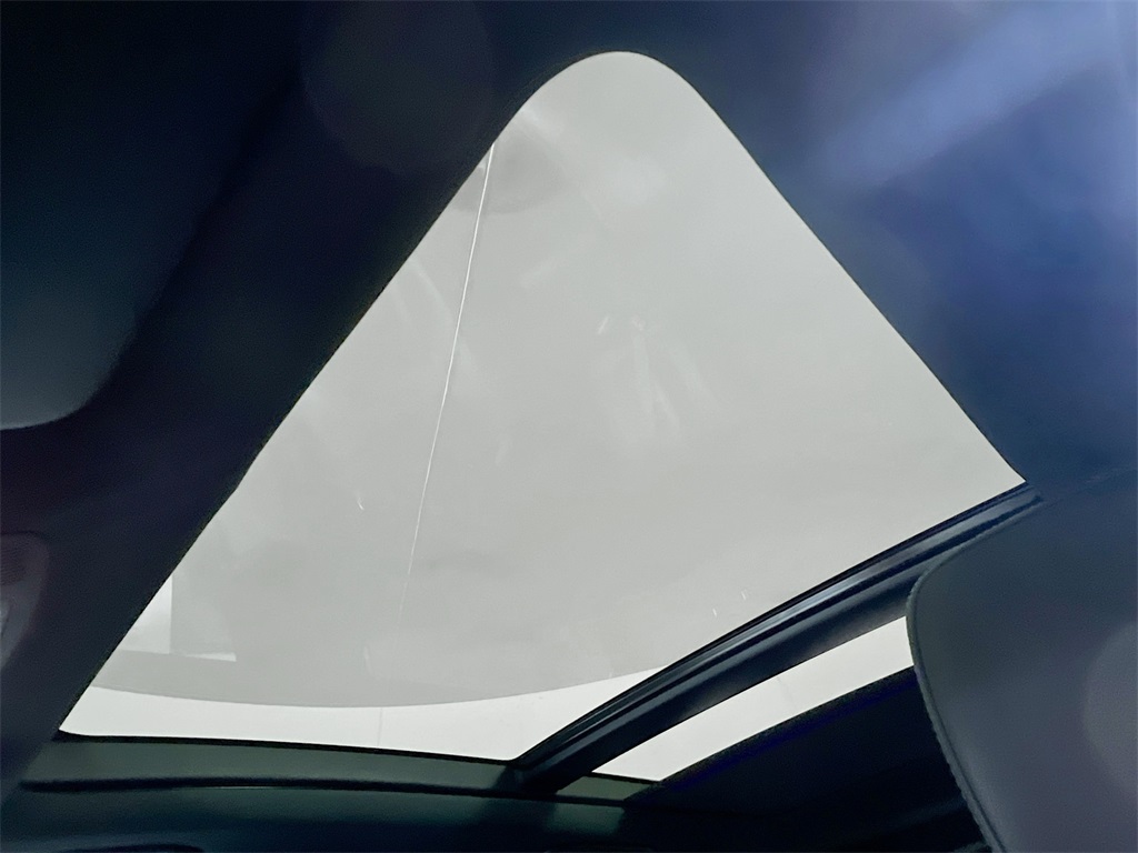 Vehicle image 21 of 37