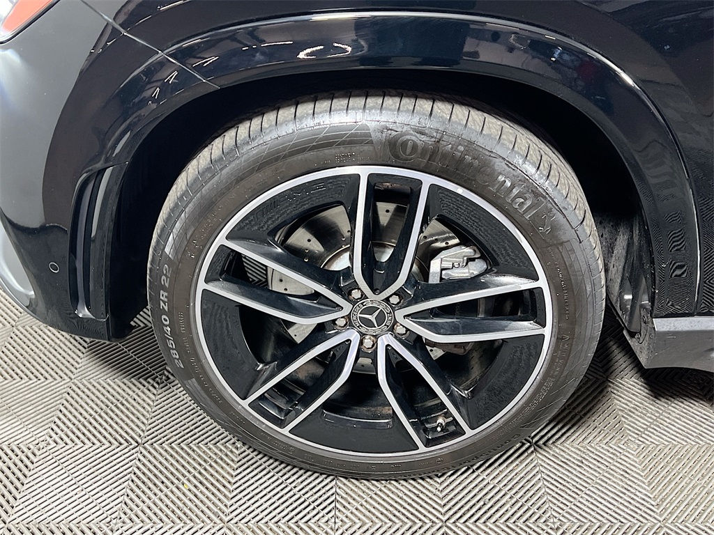Vehicle image 33 of 37